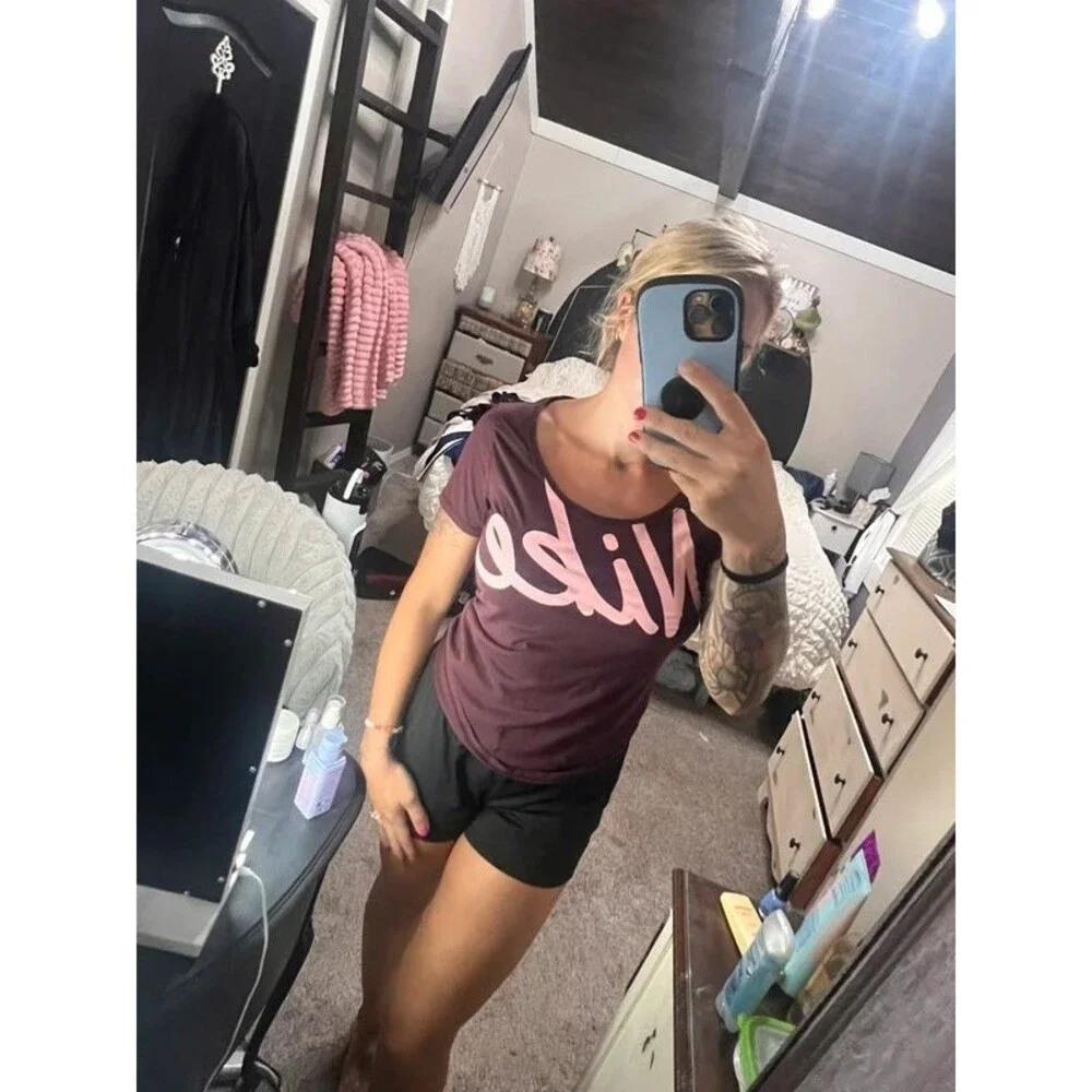 Nike women’s scoop tee small